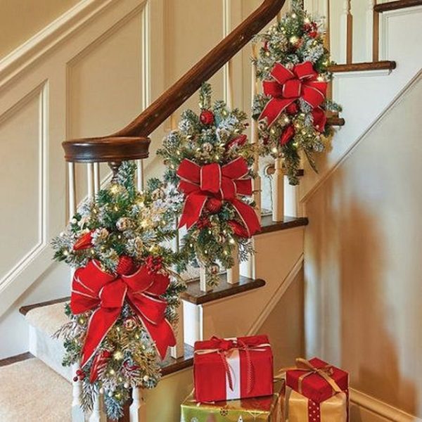 Christmas Decorations Christmas Wreaths Xmas Swags with Lights Cordless Prelit Stairway Stairway Staircase Window Wall Decoration Teardrop Trim Wreath